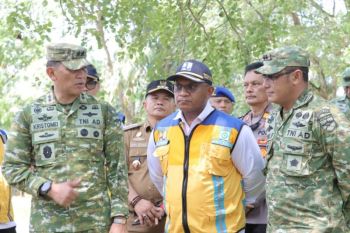 BBWS Mesuji Sekampung dan TNI AD bersihkan gulma