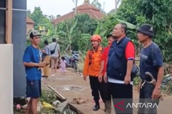 Pemkab Bogor tangani banjir Ciomas Tenjo, sebagan warga mulai kembali ke rumah