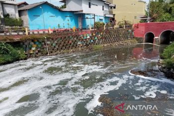 DLH Bantul kirim tim untuk cek sampel air telusuri pencemaran sungai