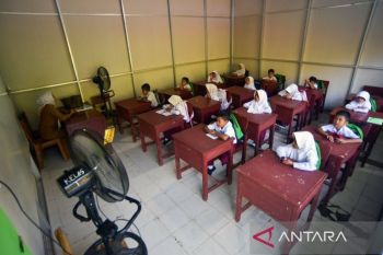 Indonesia builds 26 emergency classrooms in West Sumatra