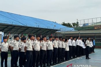 Pimpin Apel Pagi Perdana, Kasubbag TU Lapas Pekanbaru Tekankan Profesionalisme Dalam Bekerja