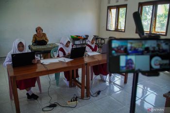 Pelaksanaan TKA sekolah terdampak erupsi Gunung Semeru