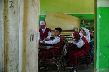 Ruang kelas sementara siswa terdampak erupsi Semeru