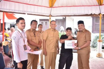 Pemkab Bireuen salurkan stimulan ekonomi untuk penyintas bencana banjir