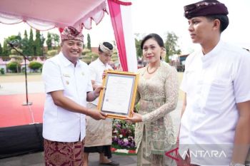 Pemkab Gianyar terima sertifikat HKI sistem informasi posyandu