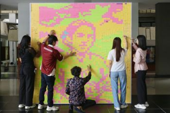 BEM Ubaya buat mozaik Raden Ajeng Kartini dari "sticky notes"