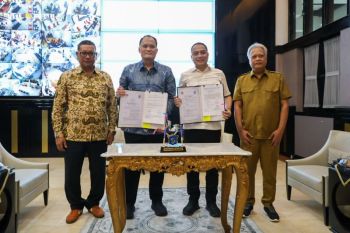 Pemkot Surabaya terima hibah barang hasil rampasan KPK senilai Rp167 juta