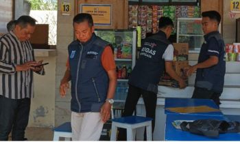 Dispar Mataram segel lapak PKL tak bayar retribusi sewa