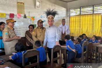 Wapres Gibran tinjau program MBG dan CKG di Kabupaten Yahukimo