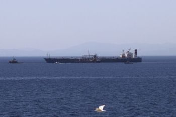 "Supertanker" Iran dilaporkan lolos blokade AS berlayar ke Indonesia
