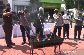 Kejari Ngawi musnahkan barang bukti 41 perkara berkekuatan hukum tetap