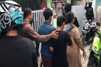 Polisi dilempari batu saat gerebek lokasi dugaan narkoba di Palu