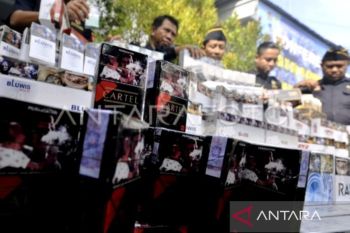 Bea Cukai Makassar menyita 17,8 juta batang rokok ilegal