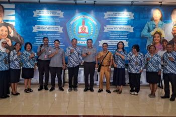 Kemenkum NTT dan Universitas Flores bahas pembentukan Sentra KI