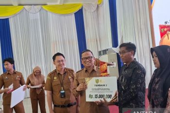 Bupati Tabalong beri penghargaan 71 desa untuk pembangunan RTH