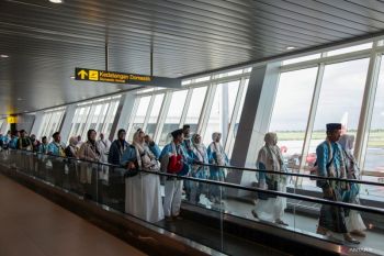 Keberangkatan jamaah calon haji kloter pertama embarkasi Surabaya