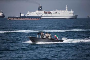 Iran gunakan "armada nyamuk" untuk kendalikan Selat Hormuz