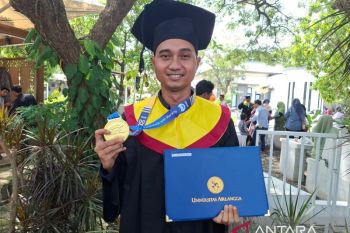 Angkat tesis kinerja polsek, anggota Polda Jatim raih cumlaude