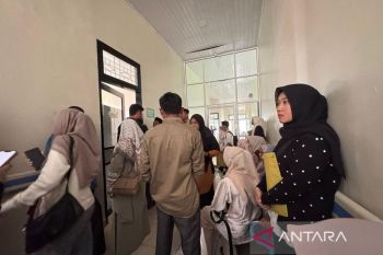 Ratusan warga padati RSUD Zubir Mahmud