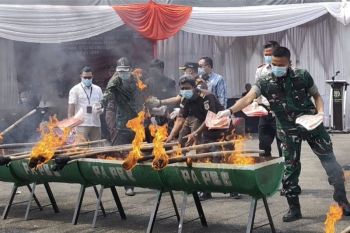 Kejari Indramayu musnahkan uang palsu dan barang bukti dari 173 kasus