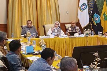 Legislator imbau warga Kepri ikut prosedur bekerja di luar negeri