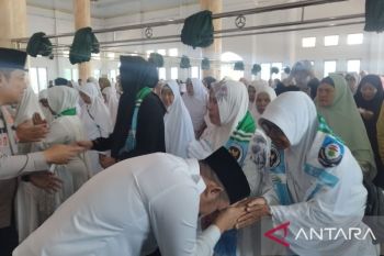 Bupati Bangka Selatan minta jamaah calon haji jaga kekompakan di Tanah Suci