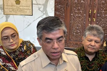 Baru gabung Manchester United, Leny Yoro terancam absen tiga bulan karena cedera