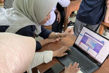 Mahasiswa KKN-DIK UMS dorong pemanfaatan IT bagi guru di Karanganyar