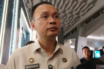 British national dies by suicide in immigration detention: official