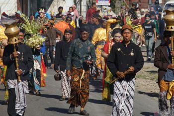 Tradisi ulur-ulur Telaga Buret Tulungagung