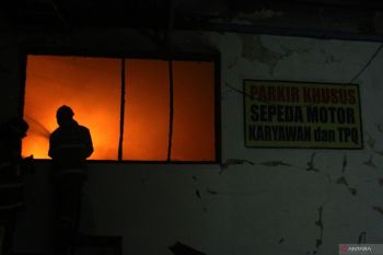 Kebakaran gudang pabrik rokok di Malang