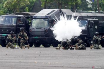 Demontrasi serangan kilat Prajurit Brigif 2 Marinir