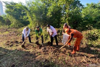 Wagub Rano Karno kerja bakti sediakan lahan parkir Depo Lebak Bulus