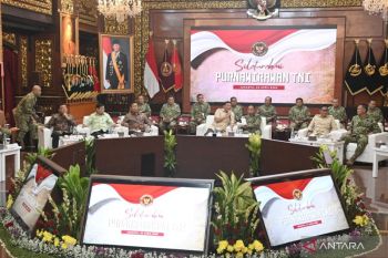 Defense minister meets retired TNI Leaders to discuss gov't programs