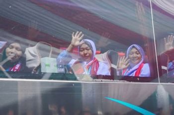 Bupati Karawang lepas keberangkatan jamaah calon haji kloter 4