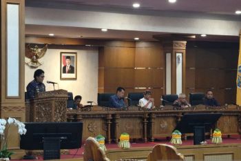 Wagub Bali jawab fraksi soal Raperda Tata Kelola Usaha Pariwisata