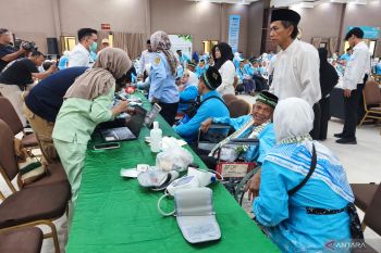 Embarkasi Surabaya catat dua JCH tertunda berangkat karena sakit