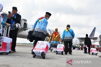 Sempat sakit, dua calon haji asal Lahat dan Palembang akhirnya terbang ke Tanah Suci