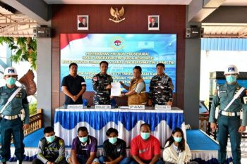 Tim gabungan TNI amankan PMI ilegal pulang dari Malaysia