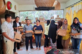 Dinas Koperasi dan UMKM Babel monitoring bantuan ATBM Deshanda Craft