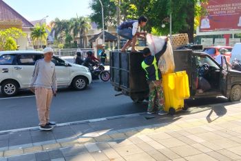 Volume sampah pengantar jamaah calon haji di Mataram capai satu ton per hari