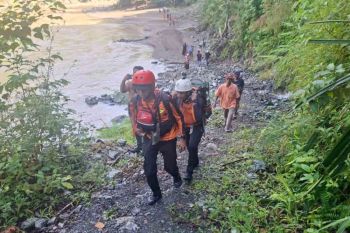 Tim SAR cari warga terseret arus sungai di Pidie