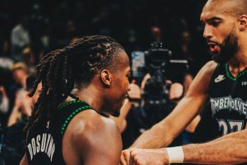 Knicks vs Hawks Membara: Triple-Double Karl-Anthony Towns Bikin Skor Seri 2-2