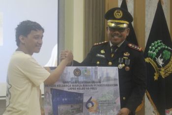 Ditjenpas Sulteng berikan gerobak usaha bagi keluarga warga binaan