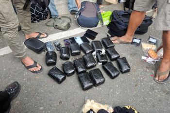 Polda Sulteng amankan enam terduga kurir narkoba di Bandara Mutiara