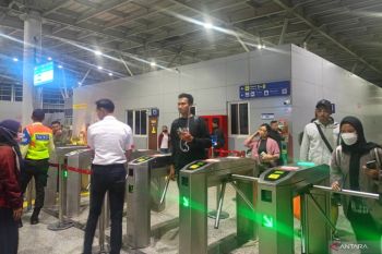 Perjalanan KRL di Jatinegara tertahan imbas kecelakaan di Bekasi Timur