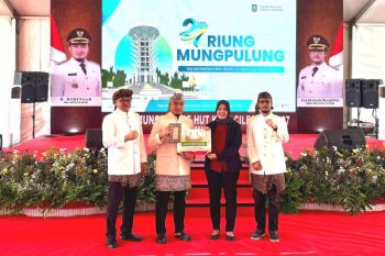 Eka Hospital wakafkan 1.000 Al Quran pada HUT Kota Cilegon ke-27