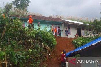 BPBD Cianjur mencatat banjir dan longsor landa lima desa di Campaka