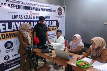 Puluhan warga binaan Lapas Dharmasraya laksanakan perekaman KTP