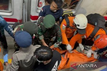 Tim SAR fokus pencarian dan evakuasi korban  yang masih di dalam kereta